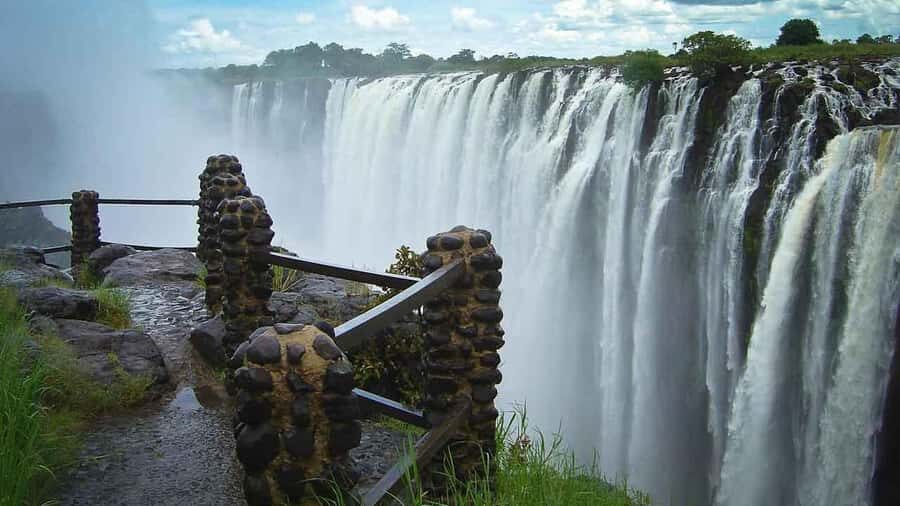 From Kasane: Victoria Falls Day Trip (Zimbabwe side) - Morning Viewpoints: Feeling the Power of the Smoke That Thunders