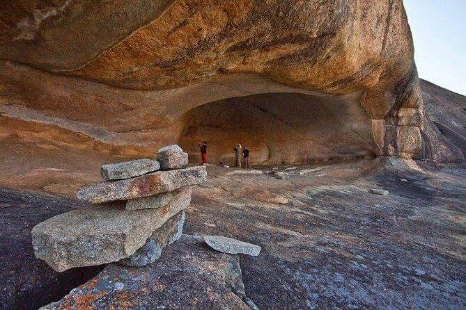 Matopos Half Day Excursion - Matopos National Park: San caves, rock art, rhino, and granite outcrops