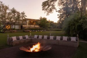 Victoria Falls: The Eatery Dinner Experience - Potjie dinner or 3-course à la carte: choosing your meal style