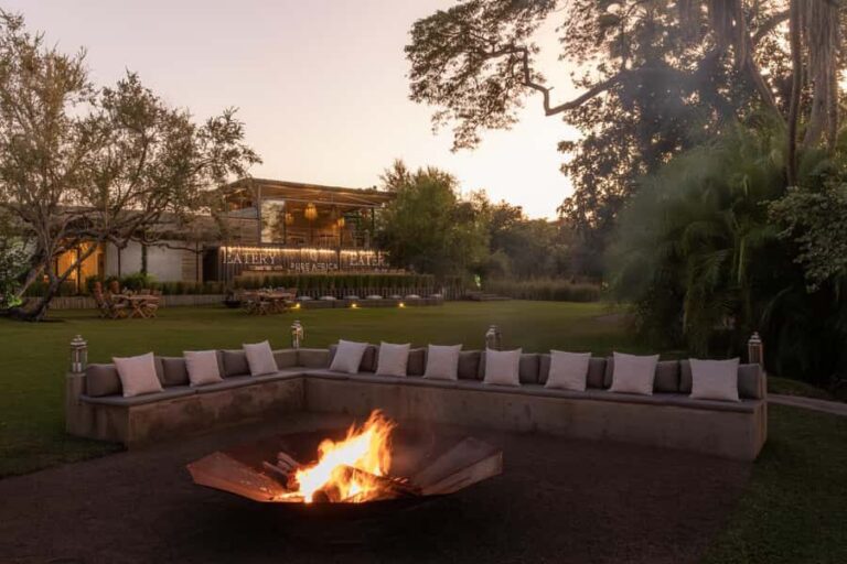 Victoria Falls: The Eatery Dinner Experience - Potjie dinner or 3-course à la carte: choosing your meal style