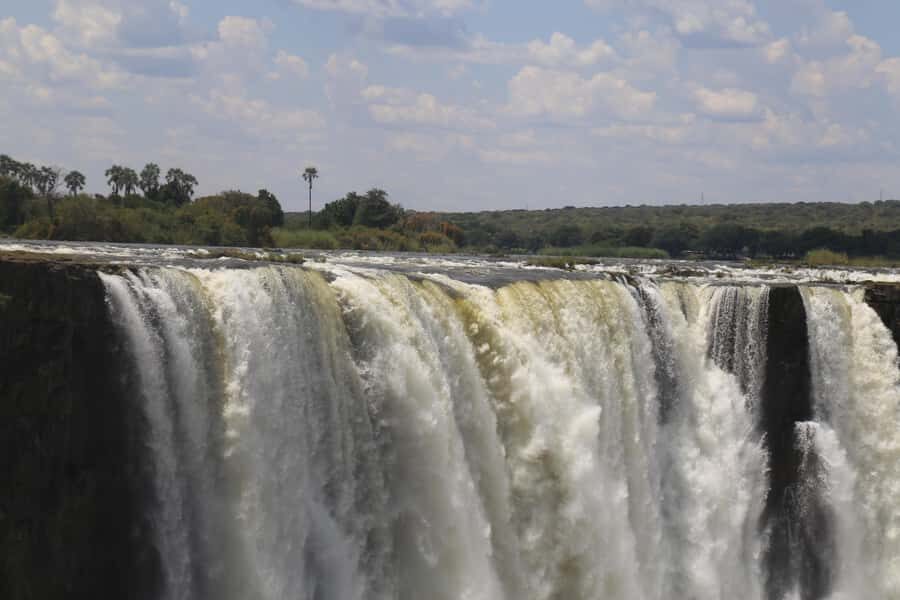 Zimbabwe & Zambia: Guided Tour of the Falls from Both Sides - Zimbabwe Side Lookouts: Big Views and Up-Close Spray