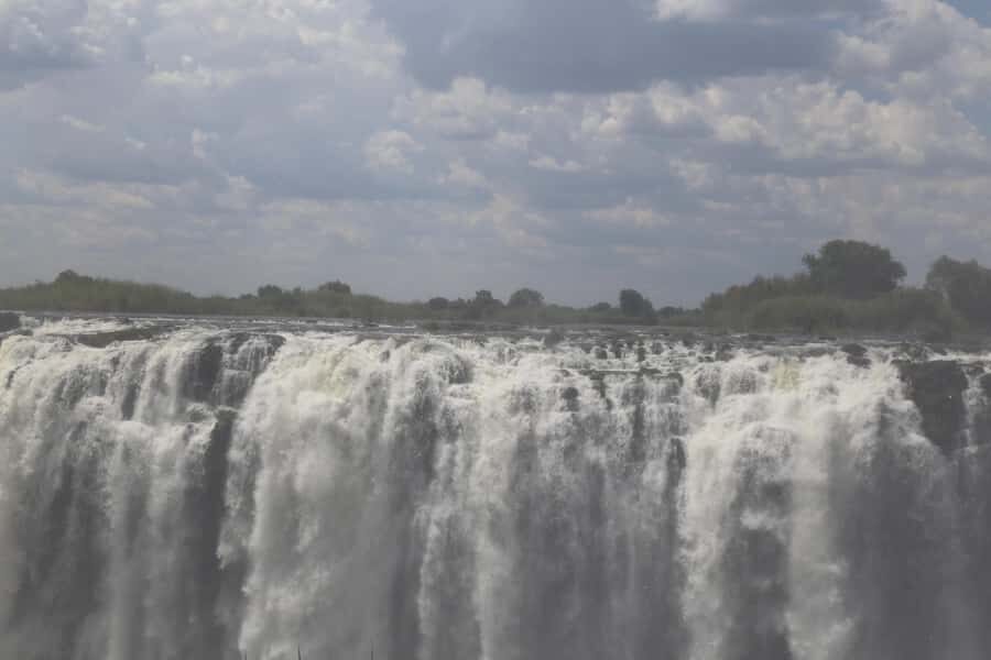 Zimbabwe & Zambia: Guided Tour of the Falls from Both Sides - Market Time for Souvenirs: Quick, Useful, and Close to the Action